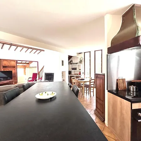 Holiday home Maison D'architecte Piscine Wifi 10 Personnes Rochefort-du-Gard