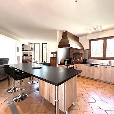 Maison D'architecte Piscine Wifi 10 Personnes Holiday home *