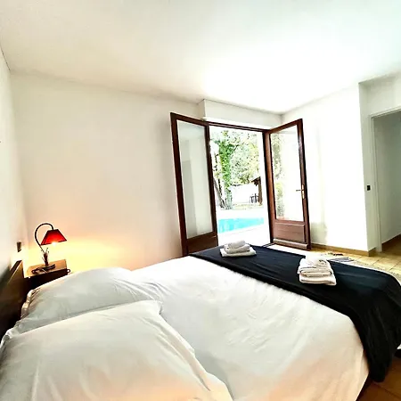 Дом отдыха Maison D'architecte Piscine Wifi 10 Personnes Рошфор-дю-Гар