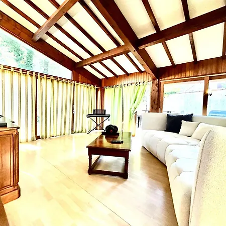 Дом отдыха Maison D'architecte Piscine Wifi 10 Personnes