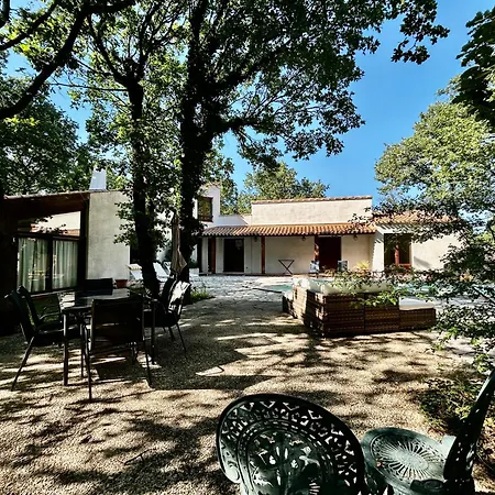 Holiday home Maison D'architecte Piscine Wifi 10 Personnes