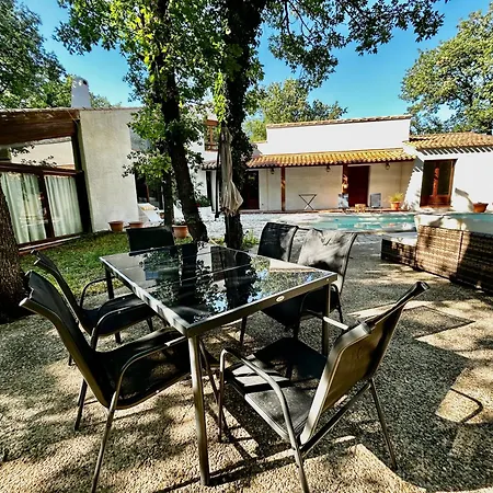 Holiday home Maison D'architecte Piscine Wifi 10 Personnes